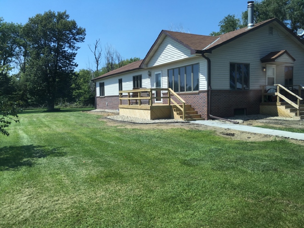 Farmhouse Side Deck